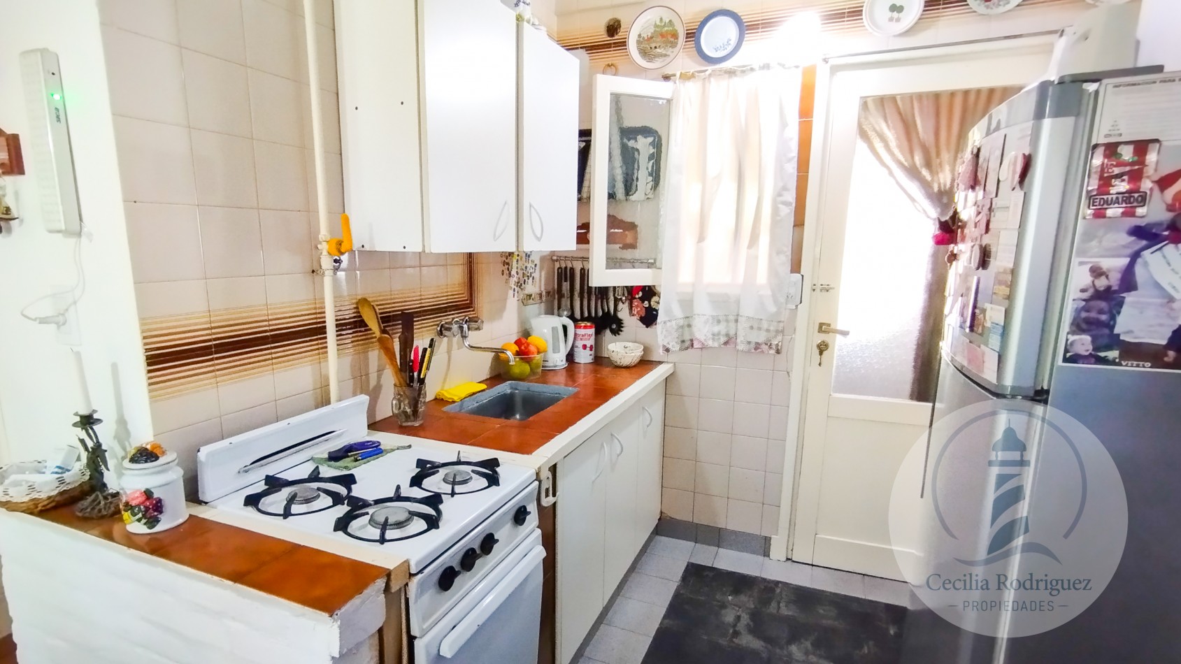 Casa 3 amb. con quincho + monoambiente independiente - En lote propio