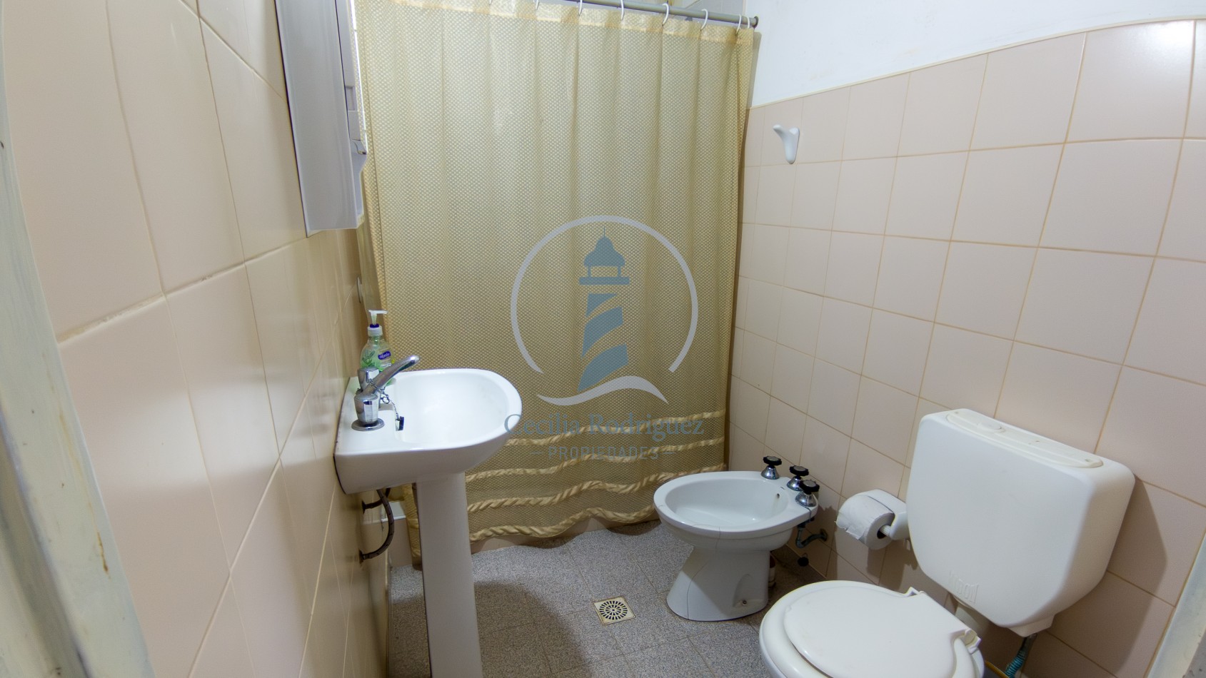 Chalet de 3 amb. p/6 pax. c/ gran parque y parrilla - Faro Norte