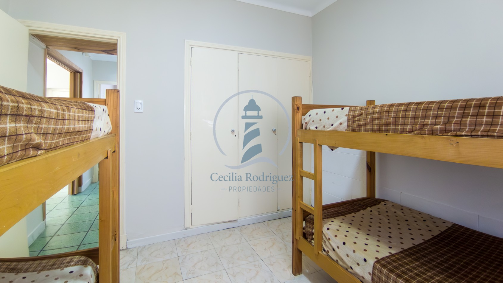 Chalet de 3 amb. p/6 pax. c/ gran parque y parrilla - Faro Norte