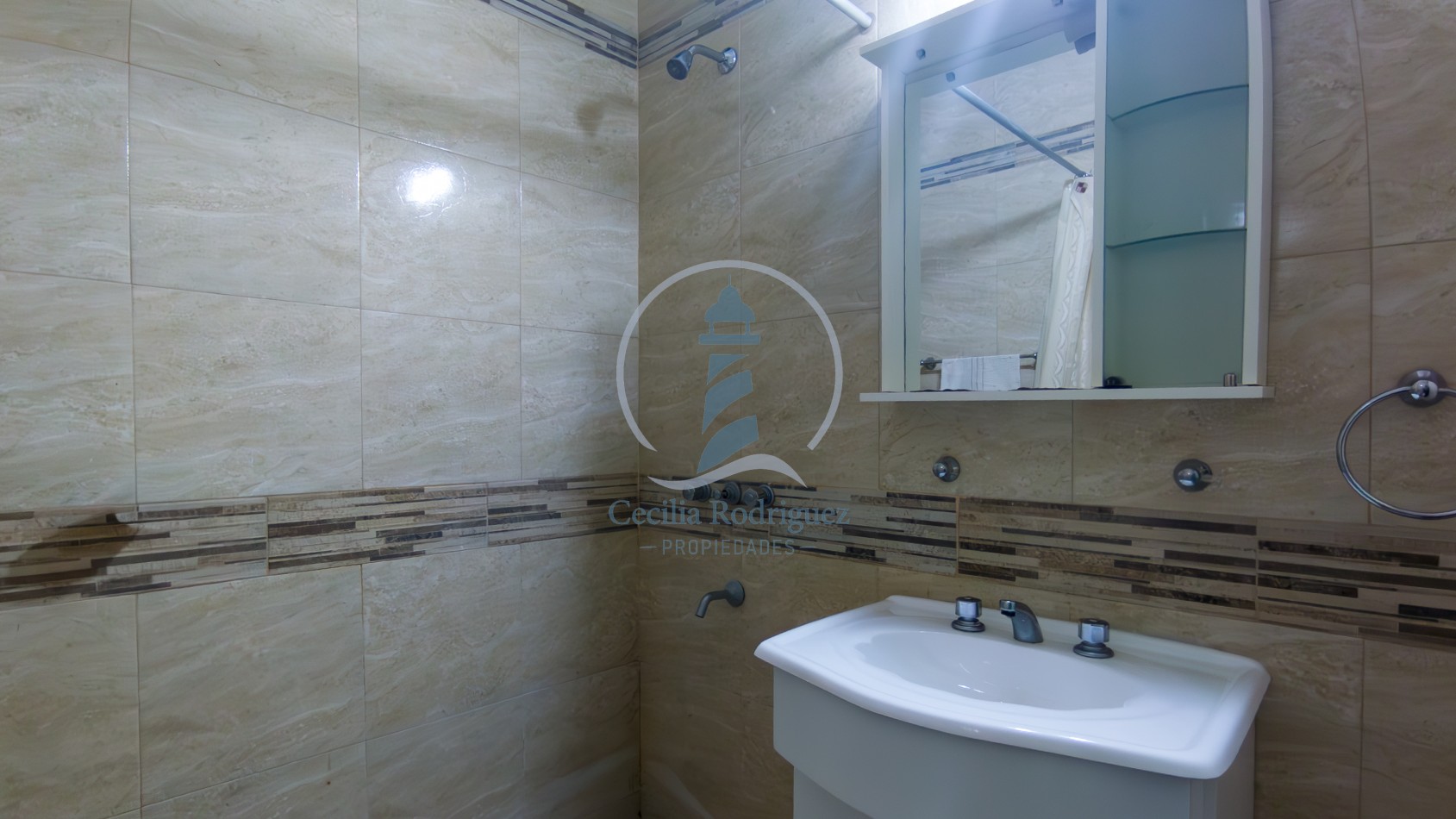 Chalet de 3 amb. p/6 pax. c/ gran parque y parrilla - Faro Norte
