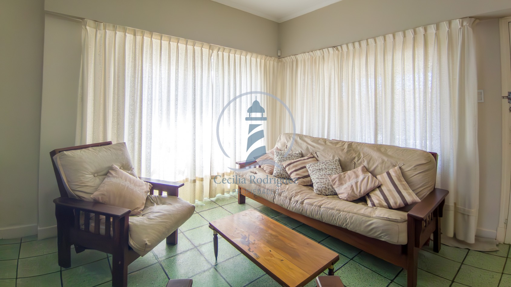 Chalet de 3 amb. p/6 pax. c/ gran parque y parrilla - Faro Norte