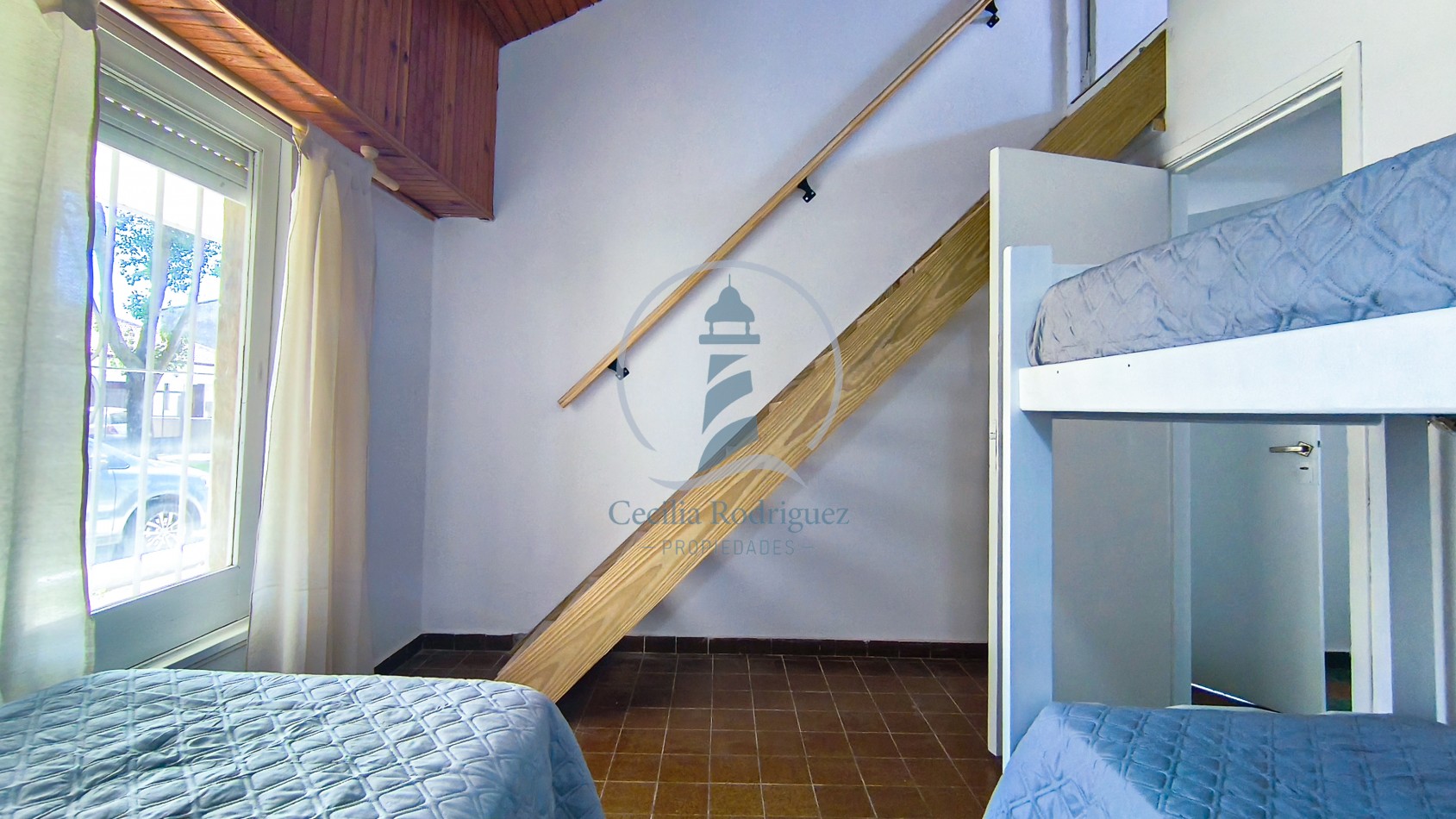 Gran Chalet 4 amb. c/parque y parrilla - a 4 cdas. del mar