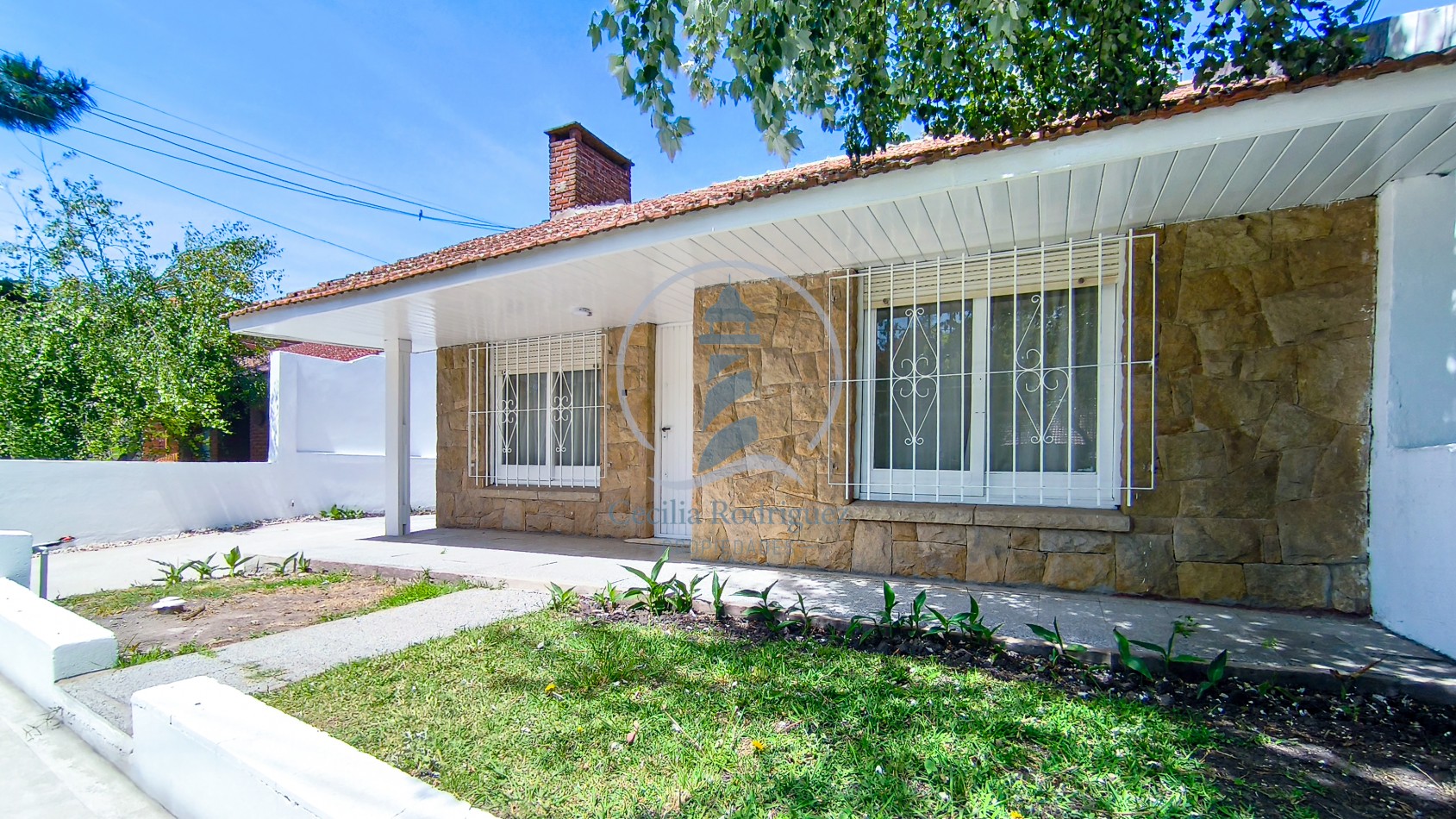 Gran Chalet 4 amb. c/parque y parrilla - a 4 cdas. del mar