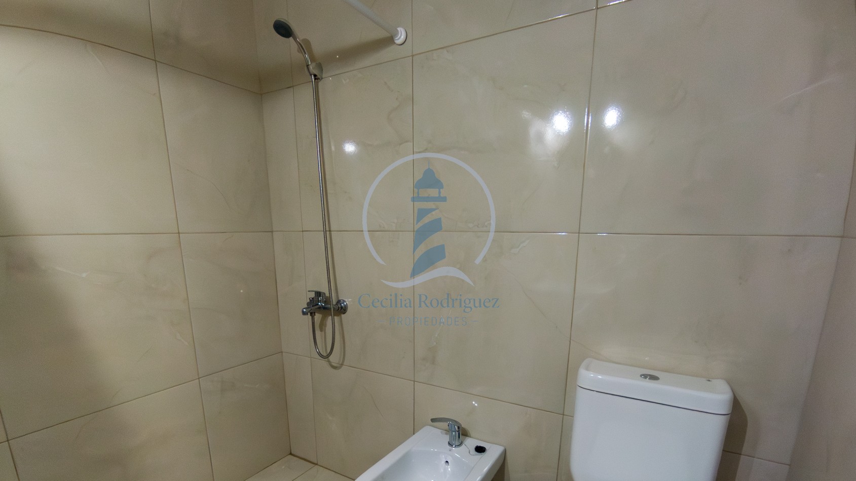 Gran Chalet 4 amb. c/parque y parrilla - a 4 cdas. del mar