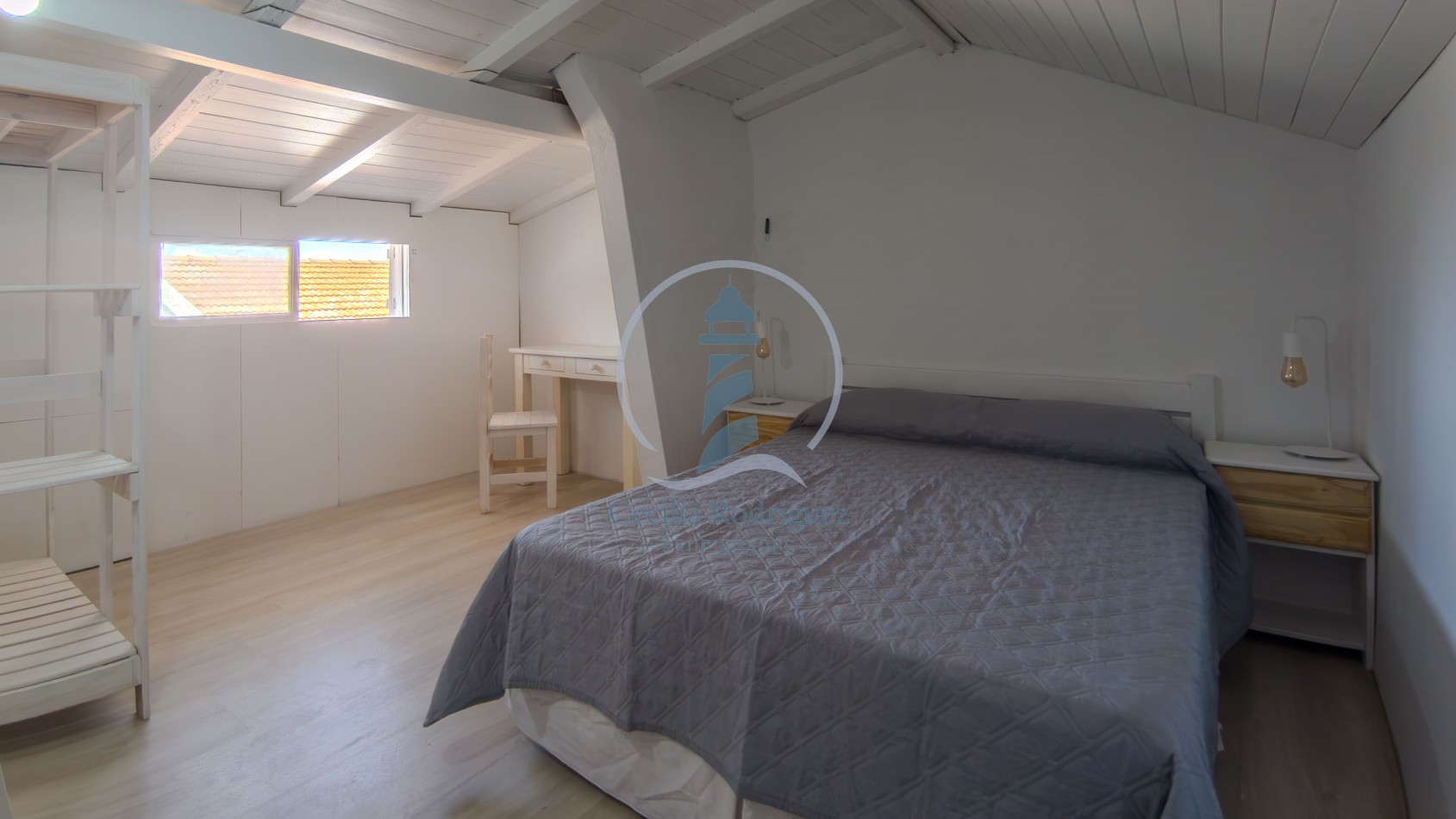 Gran Chalet 4 amb. c/parque y parrilla - a 4 cdas. del mar