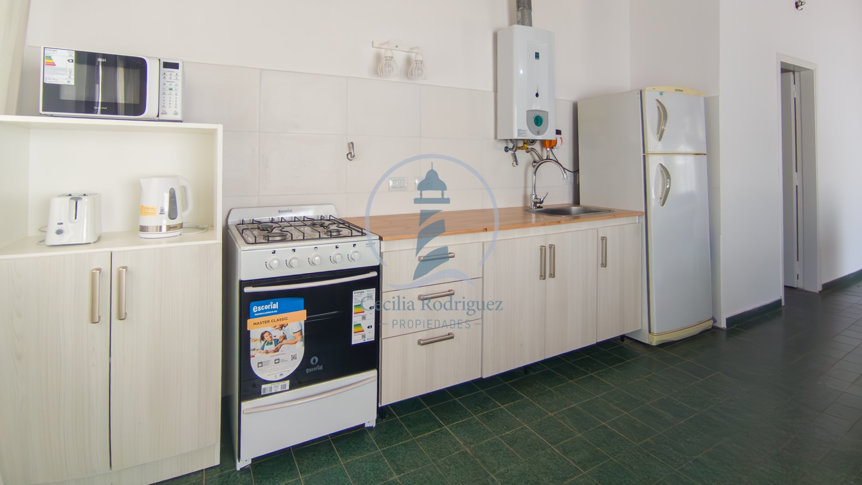 Gran Chalet 4 amb. c/parque y parrilla - a 4 cdas. del mar