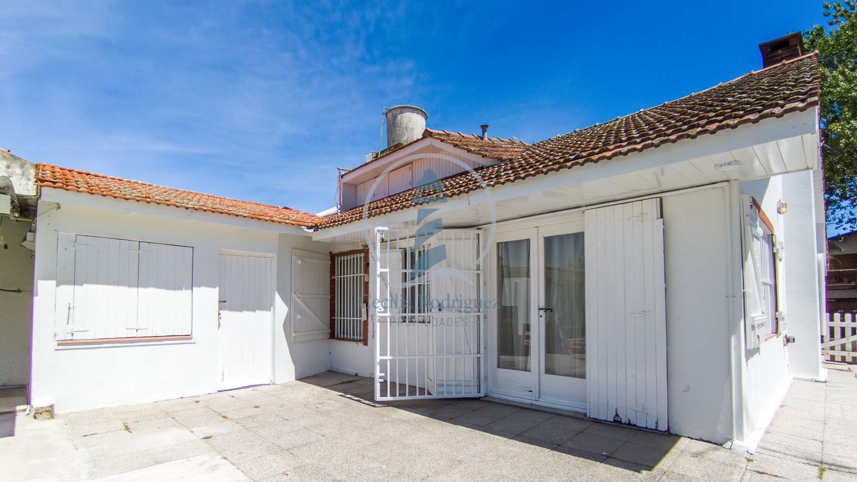 Gran Chalet 4 amb. c/parque y parrilla - a 4 cdas. del mar