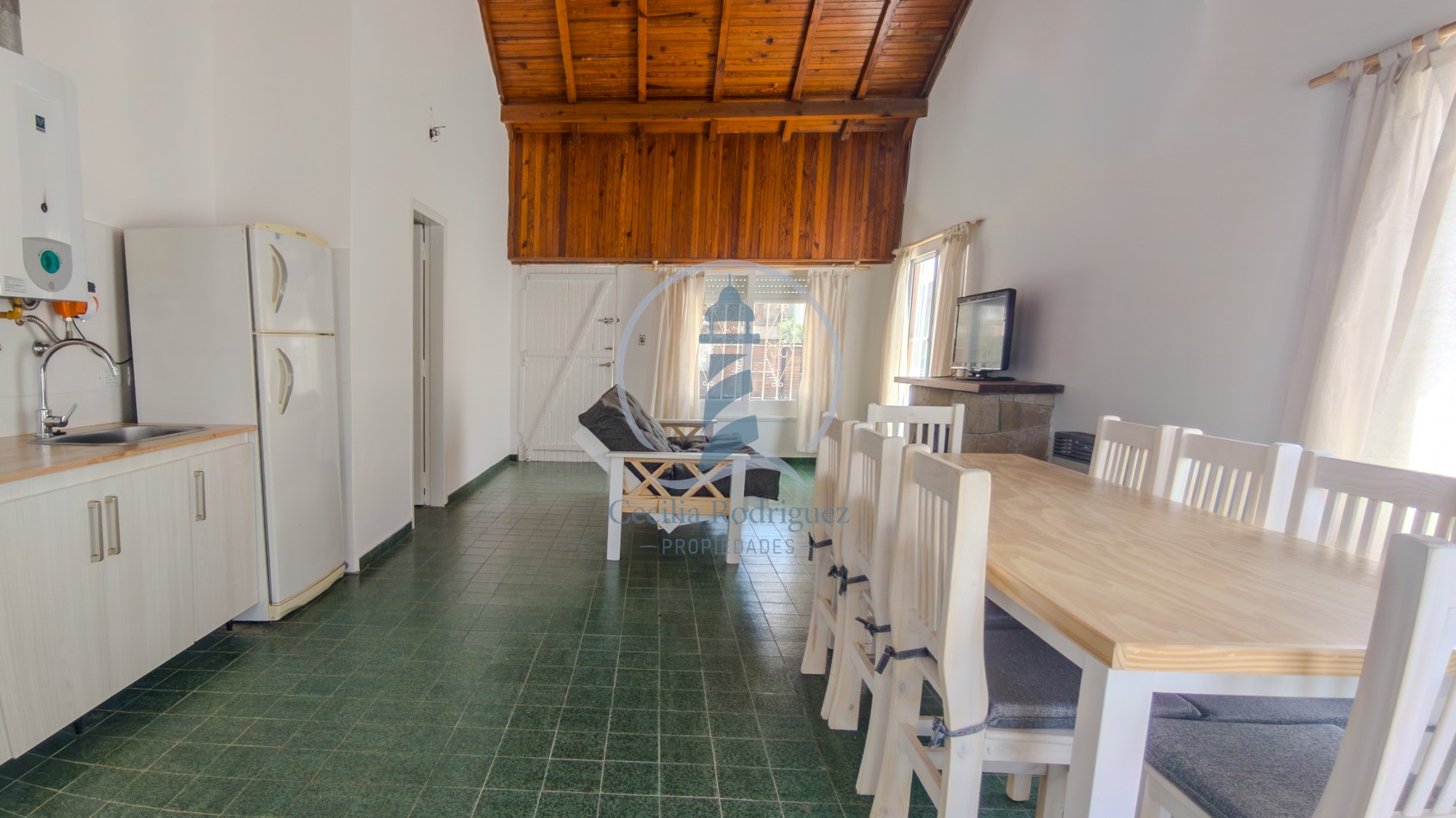 Gran Chalet 4 amb. c/parque y parrilla - a 4 cdas. del mar