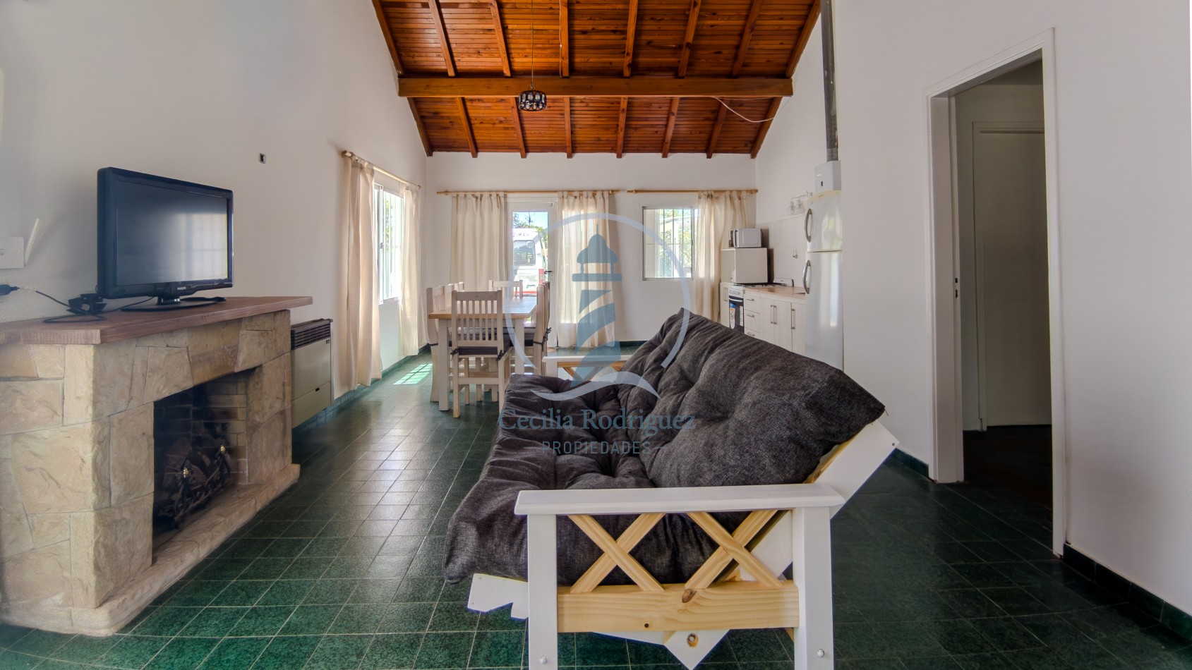 Gran Chalet 4 amb. c/parque y parrilla - a 4 cdas. del mar