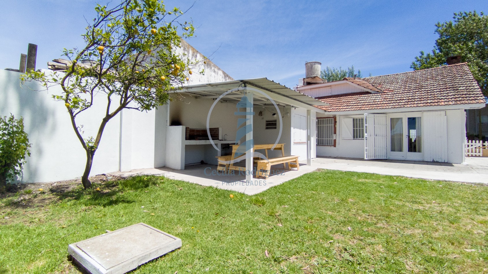 Gran Chalet 4 amb. c/parque y parrilla - a 4 cdas. del mar