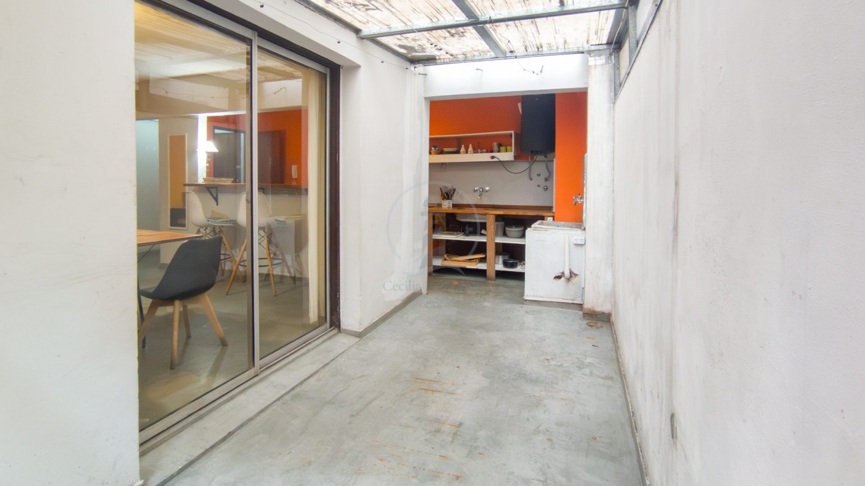 Amplio Dpto. de 2 amb.| Patio cubierto y descubierto | Zona Aldrey 