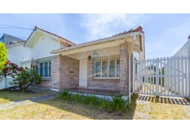 Chalet de 3 amb. p/6 pax. c/ gran parque y parrilla - Faro Norte